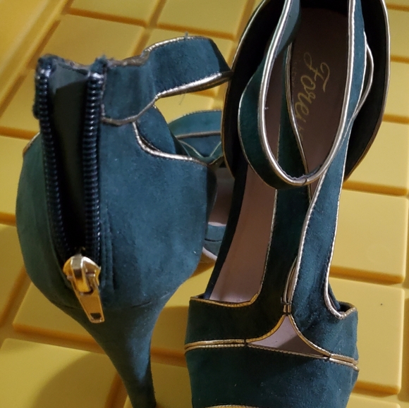 High Heels - Picture 2 of 2